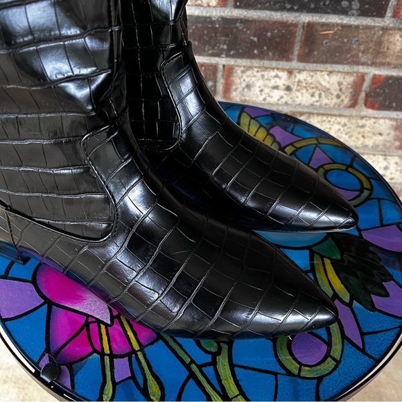 JustFab Black Embossed Sienna Flat Boots Chic Rocker Mobwife Goth Edgy - Picture 5 of 8